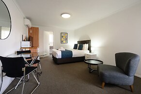 Waves Motel and Apartments