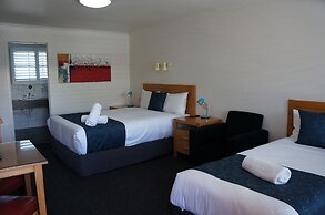 Waves Motel and Apartments