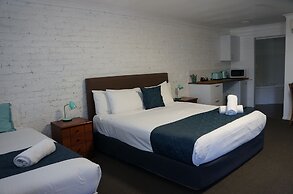 Waves Motel and Apartments