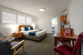 Waves Motel and Apartments