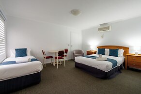Waves Motel and Apartments