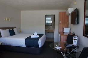 Waves Motel and Apartments