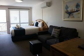 Waves Motel and Apartments