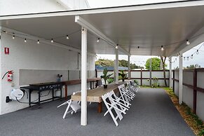 Waves Motel and Apartments
