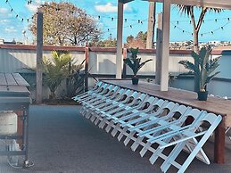 Waves Motel and Apartments