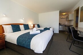 Waves Motel and Apartments