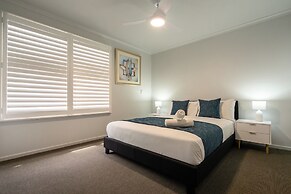 Waves Motel and Apartments