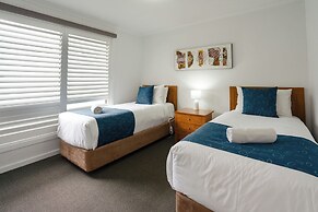 Waves Motel and Apartments
