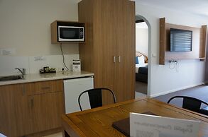 Waves Motel and Apartments