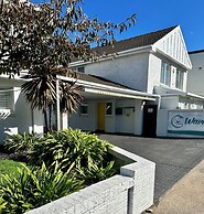 Waves Motel and Apartments