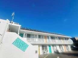 Waves Motel and Apartments