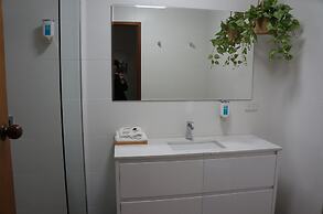 Waves Motel and Apartments