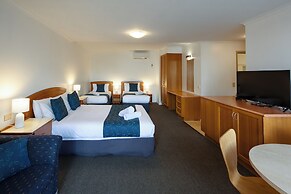 Waves Motel and Apartments