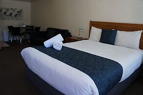 Waves Motel and Apartments