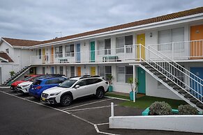 Waves Motel and Apartments