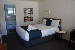 Waves Motel and Apartments