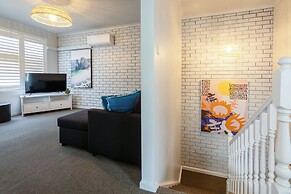 Waves Motel and Apartments