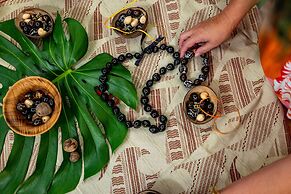 OUTRIGGER Reef Waikiki Beach Resort
