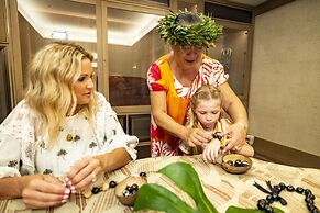 OUTRIGGER Reef Waikiki Beach Resort