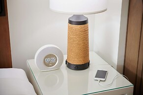 OUTRIGGER Reef Waikiki Beach Resort