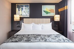 Saint Kate - The Arts Hotel