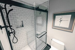 Saint Kate - The Arts Hotel