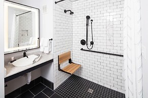 Saint Kate - The Arts Hotel