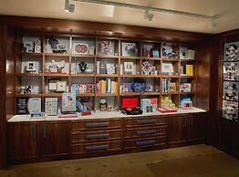 Saint Kate - The Arts Hotel