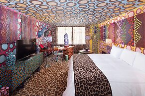 Saint Kate - The Arts Hotel