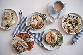 Saint Kate - The Arts Hotel