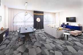 Saint Kate - The Arts Hotel