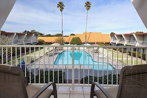 Travelodge by Wyndham Monterey Bay