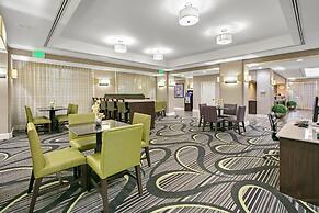 La Quinta Inn & Suites by Wyndham DFW Airport South / Irving