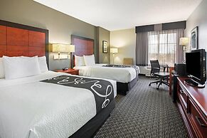 La Quinta Inn & Suites by Wyndham DFW Airport South / Irving