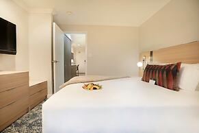 Executive Suites Hotel Metro Vancouver