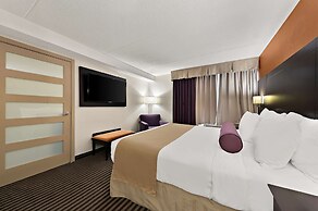 Best Western Plus Toronto North York Hotel & Suites