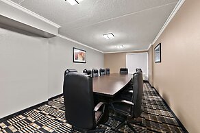 Best Western Plus Toronto North York Hotel & Suites