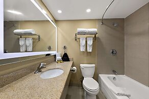 Best Western Plus Toronto North York Hotel & Suites
