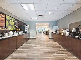 La Quinta Inn & Suites by Wyndham Plantation at SW 6th St