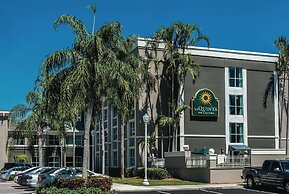 La Quinta Inn & Suites by Wyndham Plantation at SW 6th St