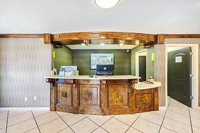 Super 8 by Wyndham Jackson MS Near the Fairgrounds