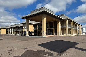 Super 8 by Wyndham Jackson MS