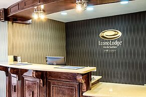 Econo Lodge Inn & Suites