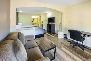 Super 8 by Wyndham Jackson MS Near the Fairgrounds