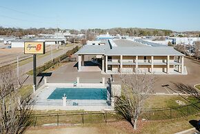 Super 8 by Wyndham Jackson MS Near the Fairgrounds