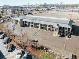 Super 8 by Wyndham Jackson MS Near the Fairgrounds