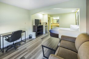 Super 8 by Wyndham Jackson MS Near the Fairgrounds