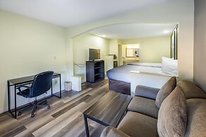 Super 8 by Wyndham Jackson MS Near the Fairgrounds