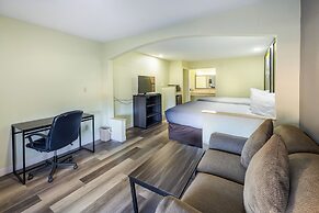 Super 8 by Wyndham Jackson MS Near the Fairgrounds