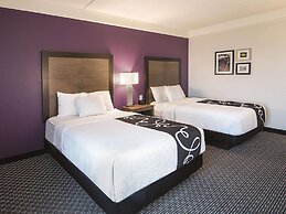 La Quinta Inn & Suites by Wyndham Arlington North 6 Flags Dr